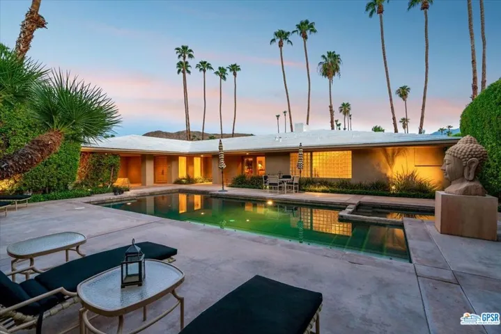 1099 E Sierra Way, Palm Springs, California 92264