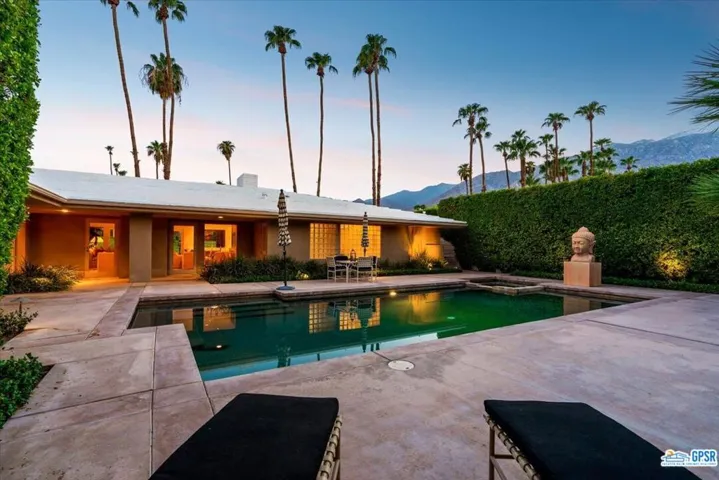 1099 E Sierra Way, Palm Springs, California 92264