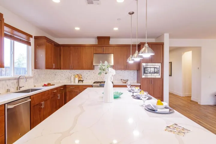 9283 Rancho Hills Drive, Gilroy, California 95020