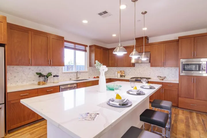 9283 Rancho Hills Drive, Gilroy, California 95020