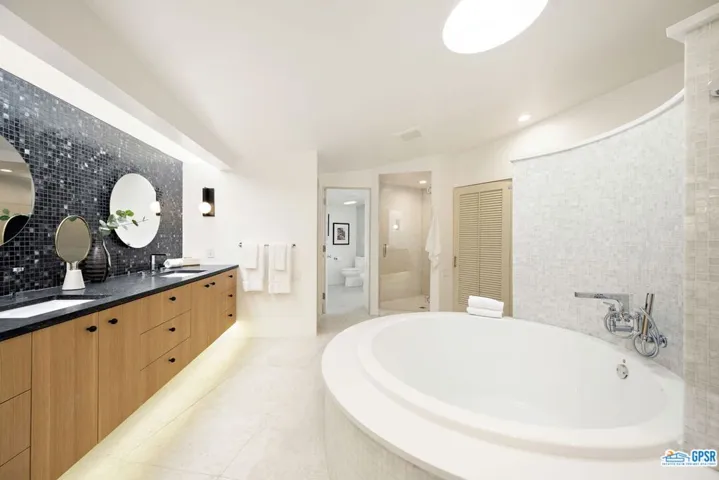 1350 Ladera Circle, Palm Springs, California 92262