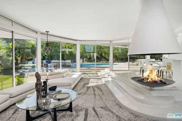 1350 Ladera Circle, Palm Springs, California 92262