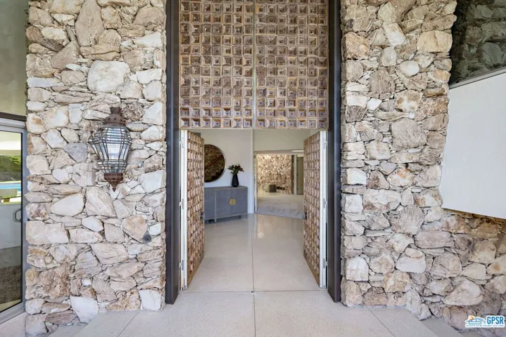 1350 Ladera Circle, Palm Springs, California 92262
