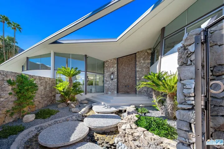 1350 Ladera Circle, Palm Springs, California 92262
