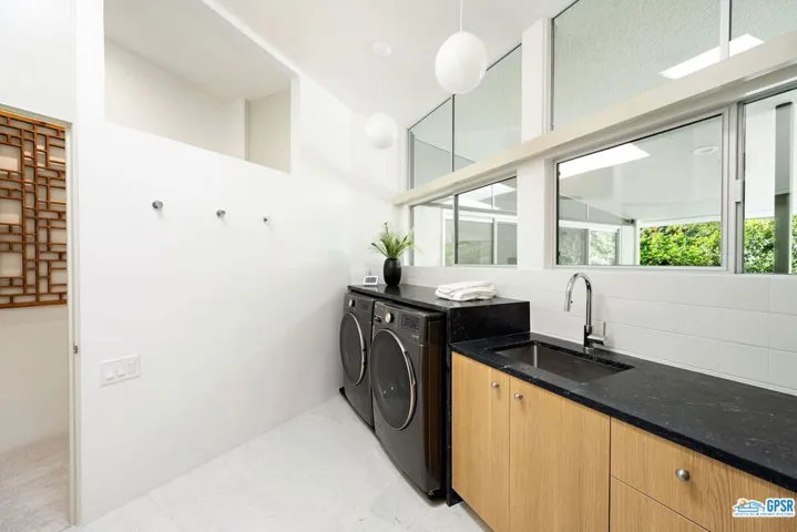 1350 Ladera Circle, Palm Springs, California 92262