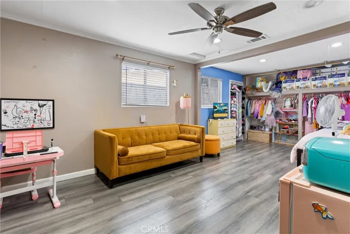 Extra large bedroom