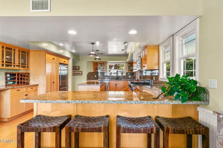 17-web-or-mls-Upmarketmedia_2887Sea-24