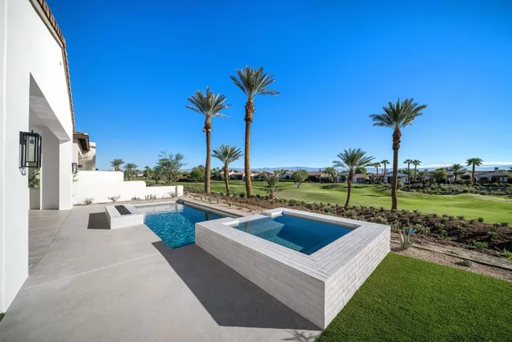 Pool & Spa