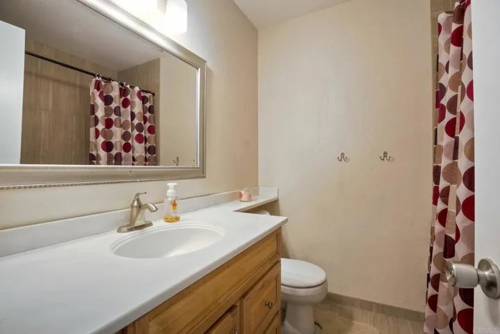 8658 Langholm Road, El Cajon, California 92021