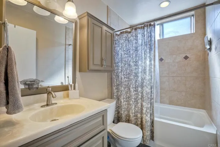 8658 Langholm Road, El Cajon, California 92021