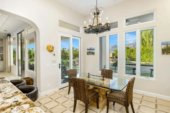 Dining area off kitchen