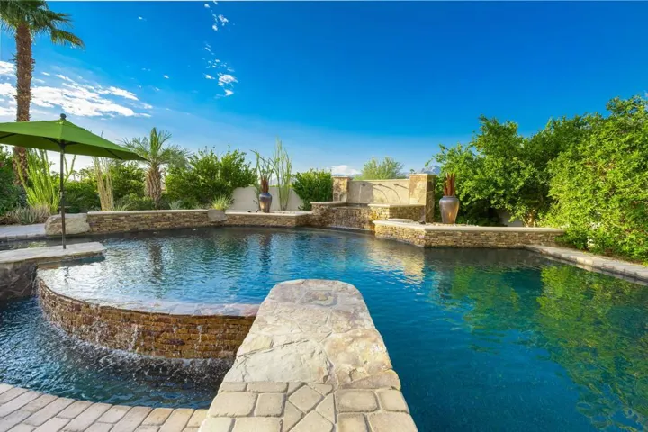Pool detail