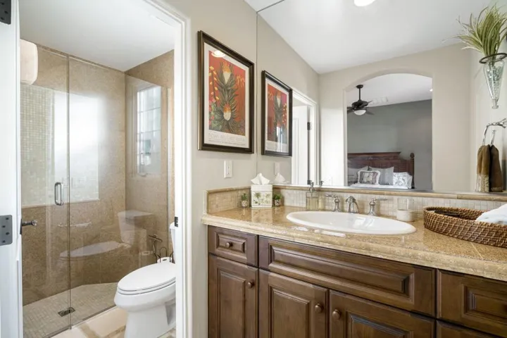 Casita en-sute bath