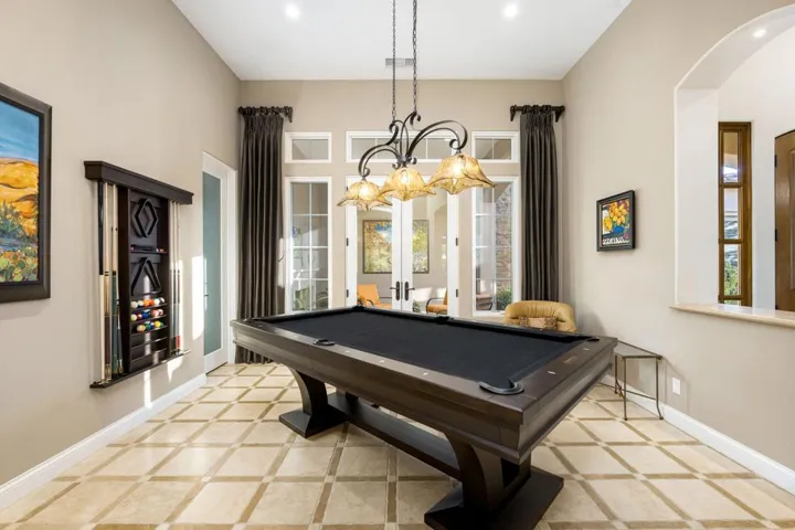 Formal dining area / recreation room