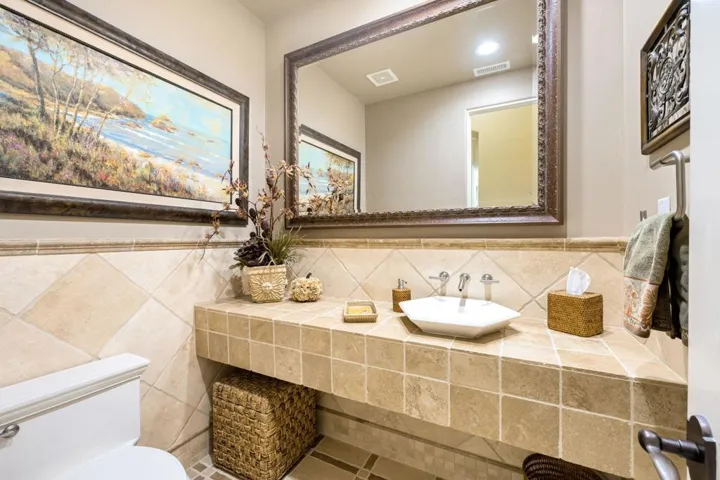 Powder room