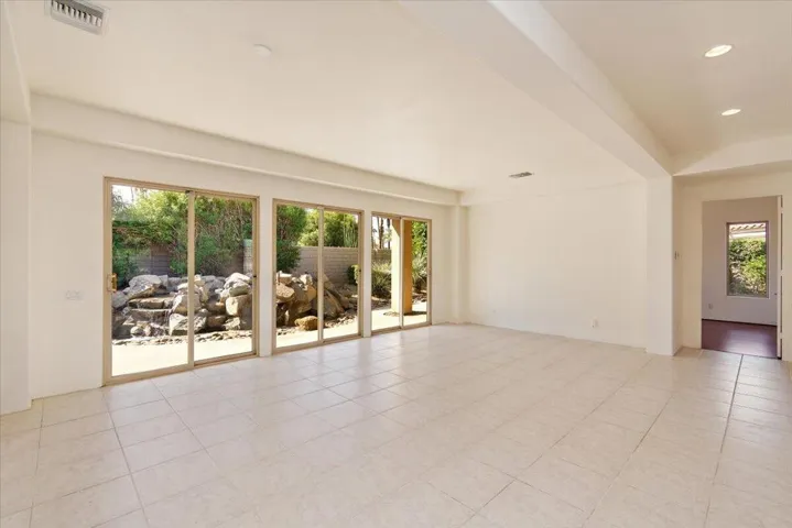 Living Room/Dining Area