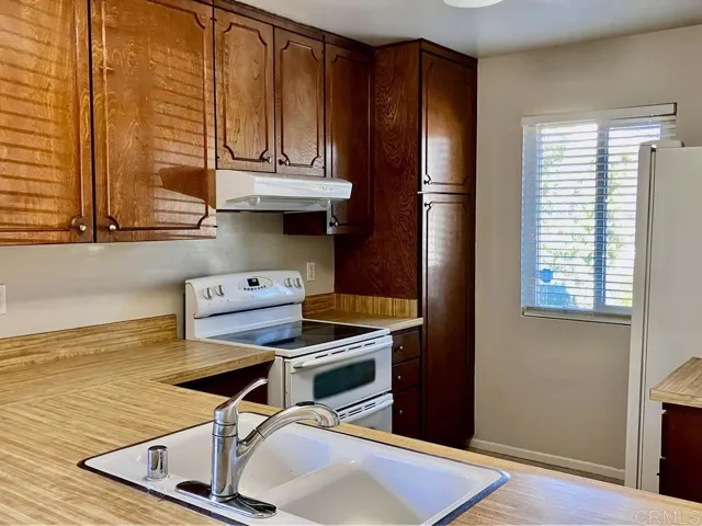 219 Crestview, Escondido, California 92026