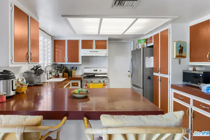 2890 E Via Escuela, Palm Springs, California 92262