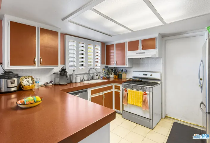 2890 E Via Escuela, Palm Springs, California 92262