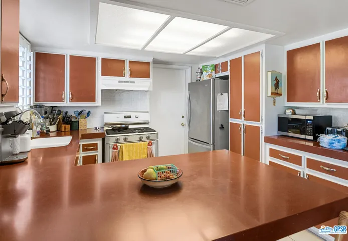 2890 E Via Escuela, Palm Springs, California 92262