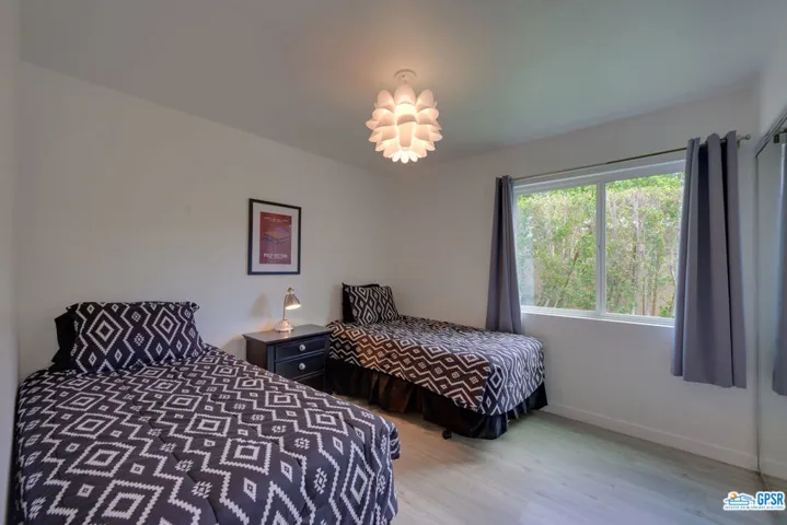 side bedroom
