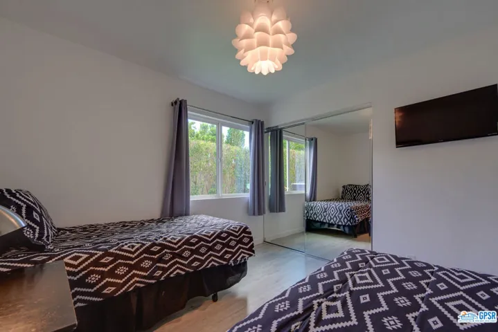 side bedroom