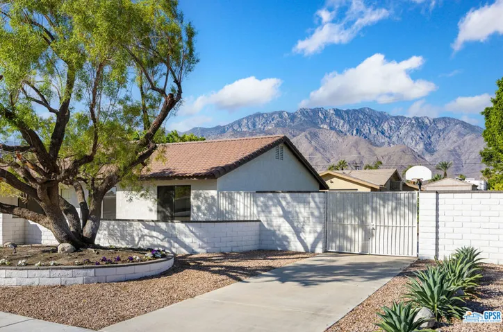 2235 N Los Alamos Road, Palm Springs, California 92262