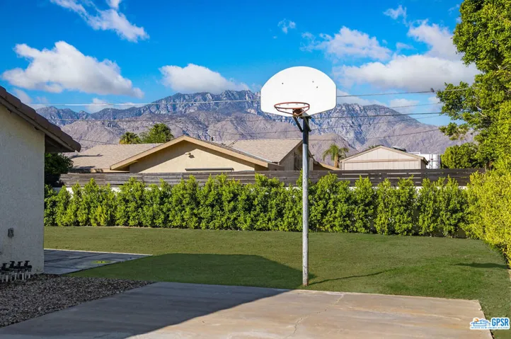 2235 N Los Alamos Road, Palm Springs, California 92262