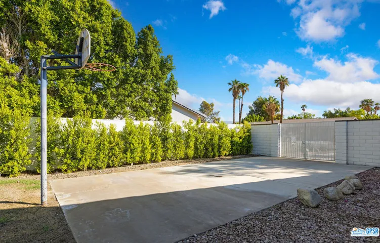 2235 N Los Alamos Road, Palm Springs, California 92262