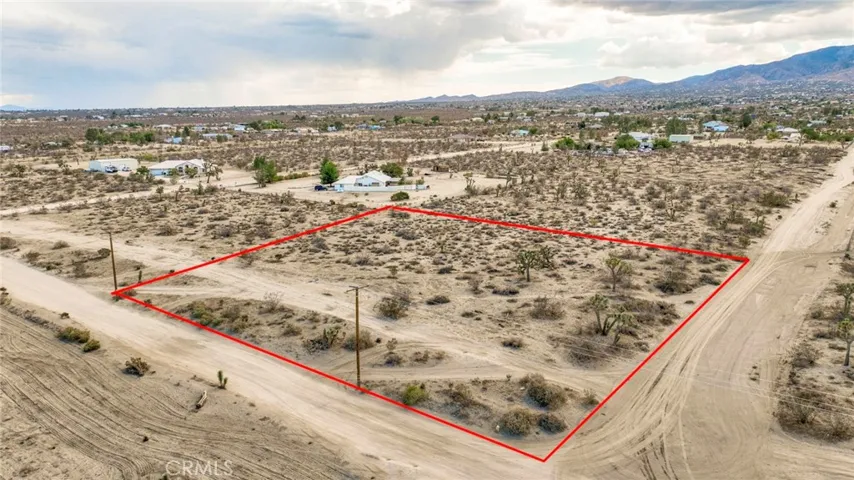 Red property boundary markers are not to be relied on as exact property lines. Buyer to confirm independently.