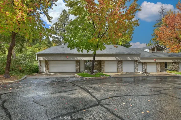 332 Lake Resort Road, Lake Arrowhead, California 92352