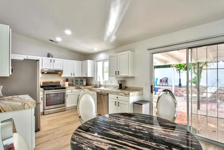 16-Dining-Room