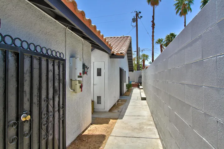 43-Guest-Quarters
