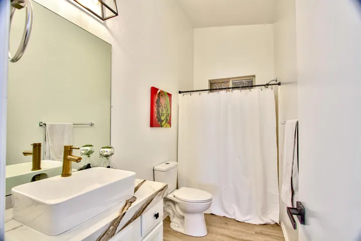 24-Bathroom