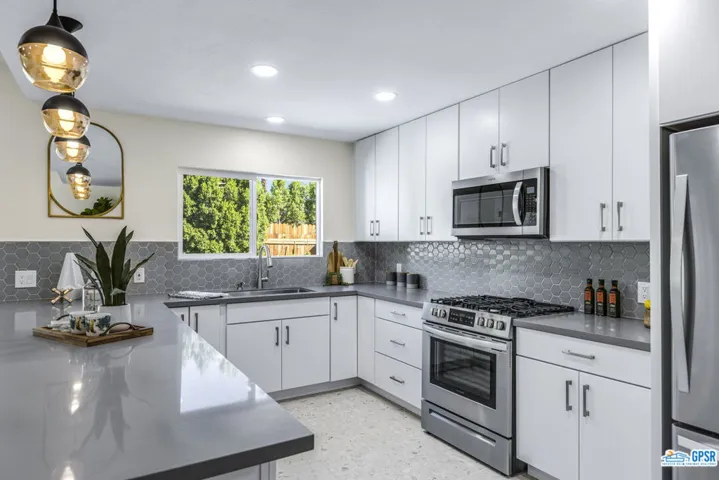 1040 E Paseo El Mirador, Palm Springs, California 92262