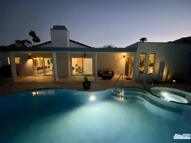 1040 E Paseo El Mirador, Palm Springs, California 92262