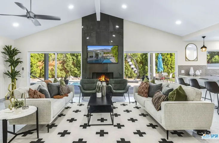1040 E Paseo El Mirador, Palm Springs, California 92262
