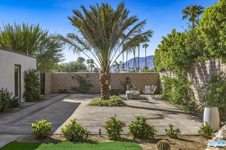 1040 E Paseo El Mirador, Palm Springs, California 92262