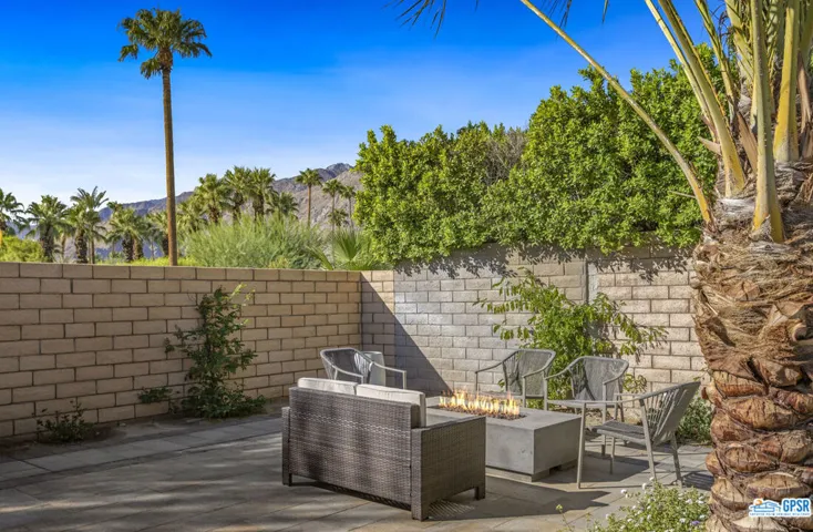 1040 E Paseo El Mirador, Palm Springs, California 92262