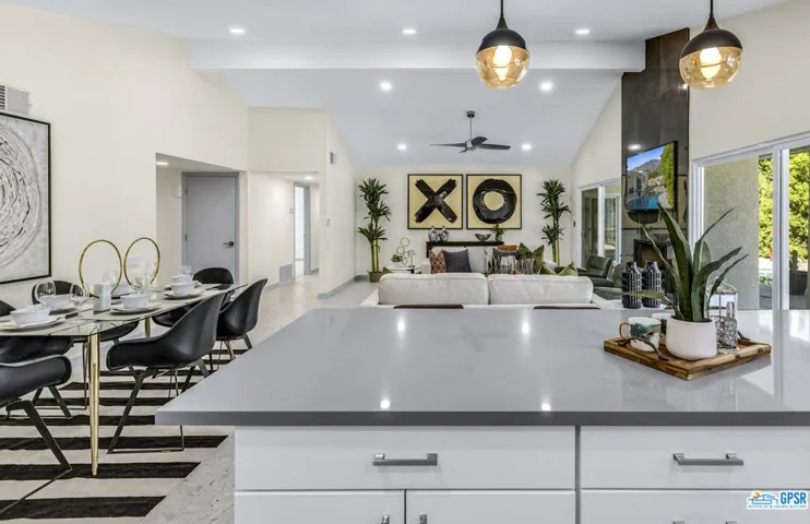 1040 E Paseo El Mirador, Palm Springs, California 92262
