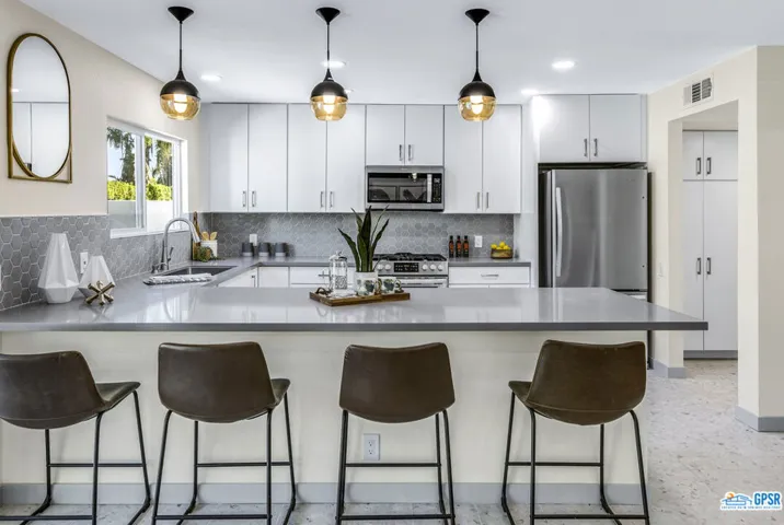 1040 E Paseo El Mirador, Palm Springs, California 92262