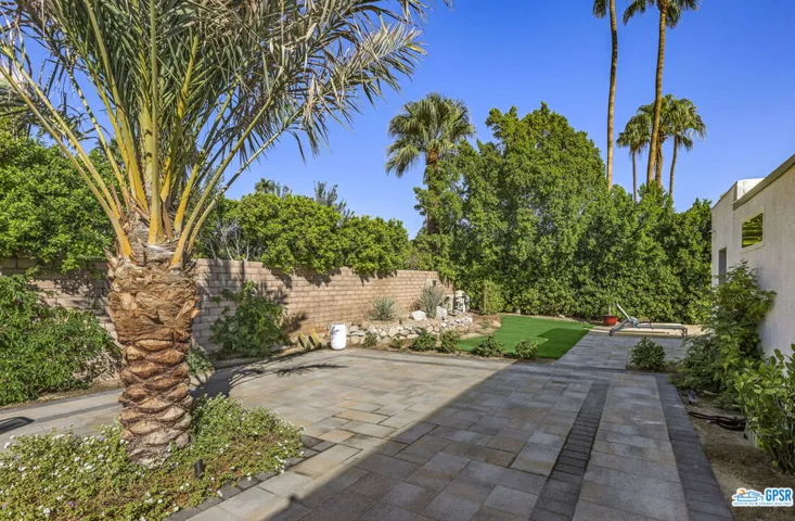 1040 E Paseo El Mirador, Palm Springs, California 92262