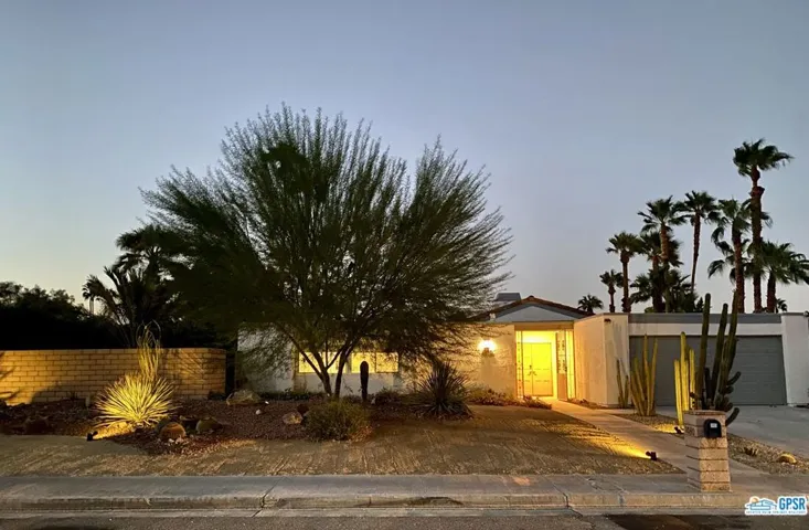 1040 E Paseo El Mirador, Palm Springs, California 92262