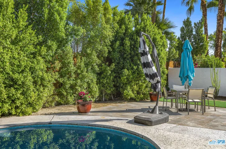 1040 E Paseo El Mirador, Palm Springs, California 92262