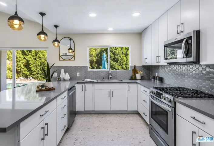 1040 E Paseo El Mirador, Palm Springs, California 92262