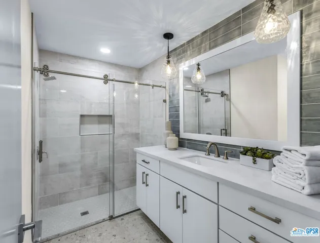 1040 E Paseo El Mirador, Palm Springs, California 92262