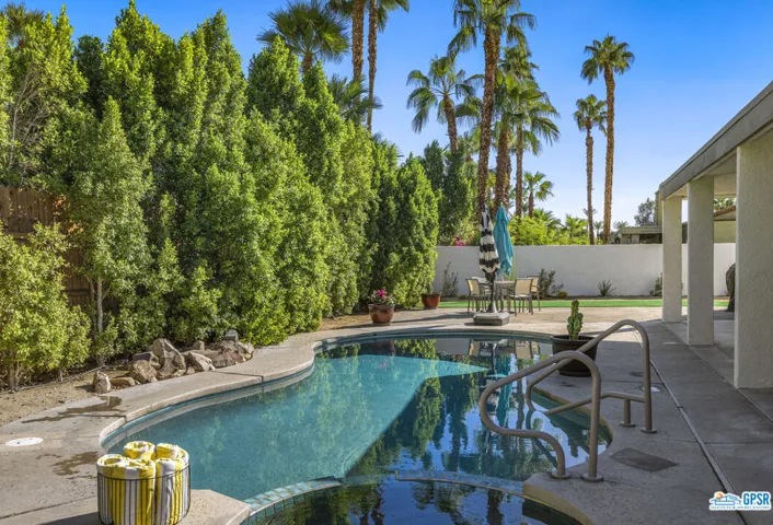 1040 E Paseo El Mirador, Palm Springs, California 92262