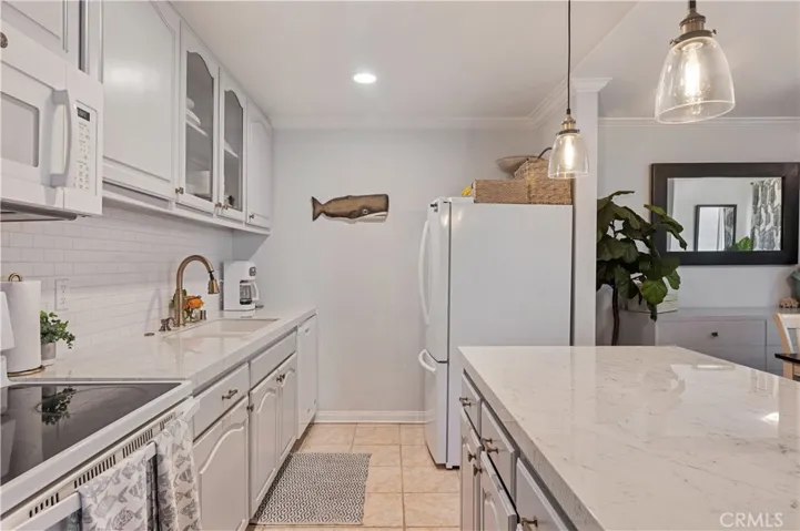 635 S Prospect Avenue 101, Redondo Beach, California 90277