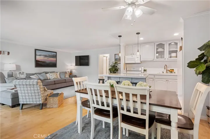635 S Prospect Avenue 101, Redondo Beach, California 90277
