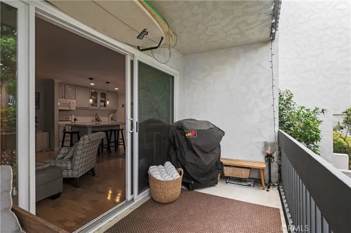 635 S Prospect Avenue 101, Redondo Beach, California 90277
